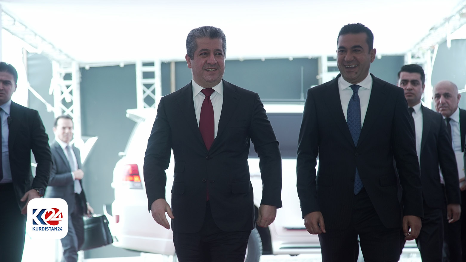 مەسرور بارزانی بەردی بناغەی بۆ دوو پڕۆژە لە زاخۆ دانا و کارگەیەکی لە دهۆک کردەوە